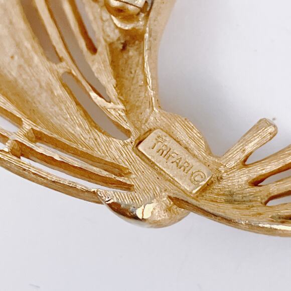Vintage Signed Trifari Mid Century Brooch Leaf Openwork 1950s Gold Tone - Picture 7 of 9